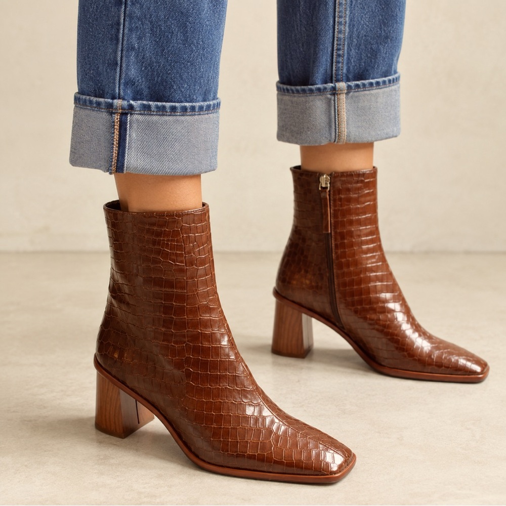 ALOHAS West Cape Leather Ankle Booties